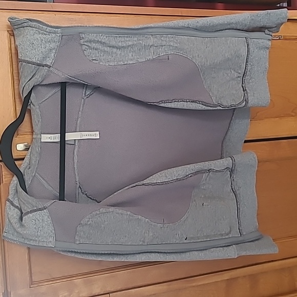 Lululemon Scuba Full-Zip Hoodie - Picture 4 of 8